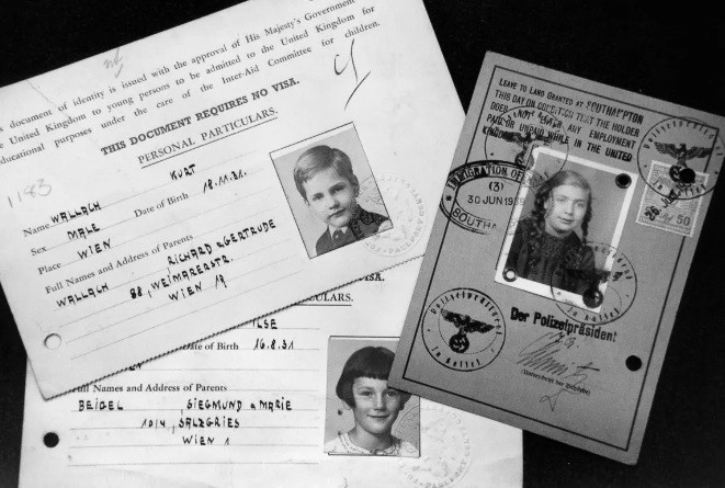 Giấy thông hành cho trẻ em trong chiến dịch Kindertransport. Ảnh chụp năm 1939.
