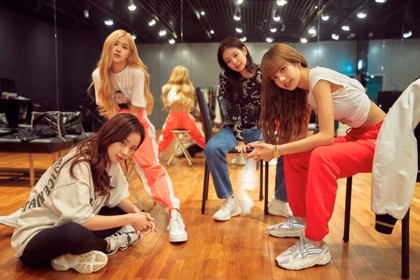 Cuoc canh tranh khac nghiet ben trong lop dao tao ca si-Hinh-2