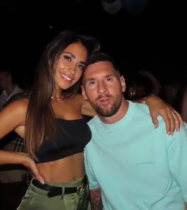 Vo chong Messi an mung cung David Beckham...-Hinh-2