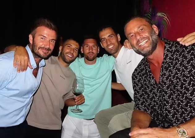 Vo chong Messi an mung cung David Beckham...