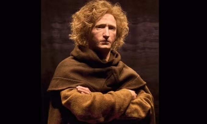 Nhờ đó, sau một thời gian làm việc chăm chỉ, nhà khảo cổ Oscar phục dựng thành công gương mặt của Bocksten Man. Căn cứ vào hình ảnh phục dựng, Bocksten Man có gương mặt góc cạnh, mũi cao, tóc vàng. dài và xoăn.