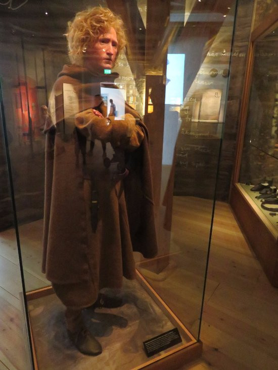 Theo đó, ông Oscar tiến hành quét tỉ mỉ hộp sọ của Bocksten Man và từng bước thực hiện các nghiên cứu, phân tích dữ liệu để tạo các đặc điểm trên gương mặt như mắt, mũi, miệng...