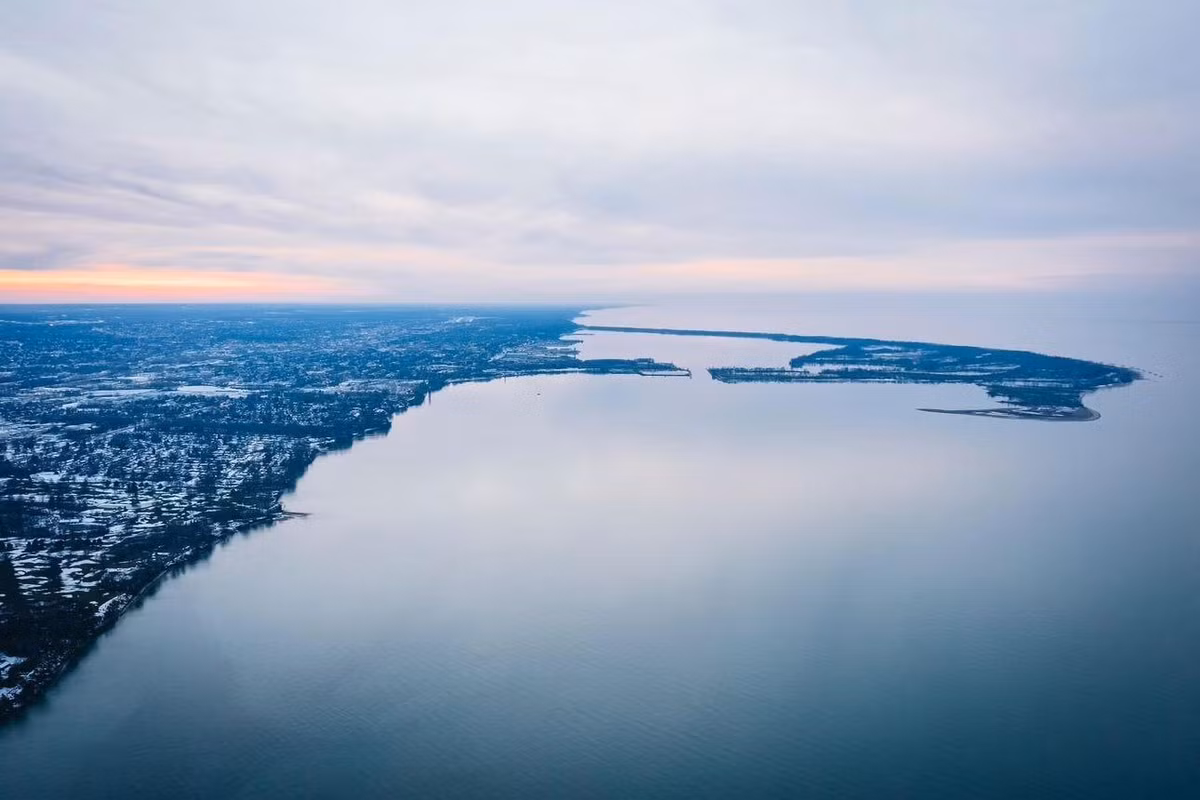 Kỹ sư Kevin cho biết thêm, nhiều xác tàu đắm ở dưới hồ Erie được bảo quản khá tốt nhờ dòng nước tại đây lạnh và sạch. Điều này khiến quá trình phân hủy xác tàu diễn ra chậm.