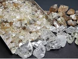 Không giống các vụ phun trào núi lửa thông thường, vụ phun trào kimberlite để lại hố hình ống thẳng đứng trên nền đất, cung cấp cơ sở cho nhiều mỏ kim cương.