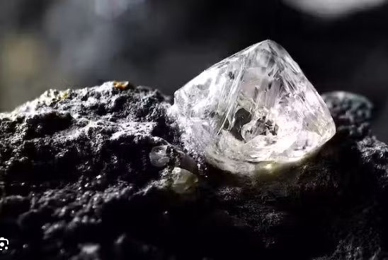 Nhờ vậy, nhóm nghiên cứu xác định được trải qua hàng tỷ năm, phần lớn vụ phun trào kimberlite xảy ra khoảng 25 triệu năm sau khi mảng lục địa tách ra. Khi tiến hành các kiểm tra chuyên sâu, nhóm của giáo sư Tom Gernon nhận thấy vụ phun trào kimberlite đầu tiên xảy ra sau khi mảng lục địa vỡ tới gần rìa.