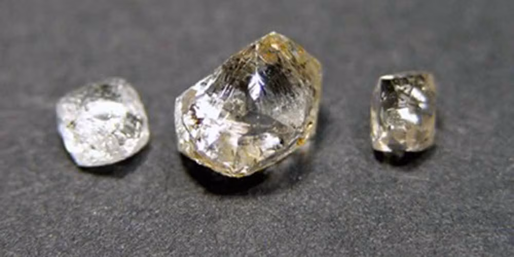 Theo các nhà nghiên cứu, vụ phun trào kimberlite gần nhất xảy ra cách đây khoảng 11.000 năm ở đồi Igwisi tại Tanzania. Người về quá khứ, phần lớn vụ phun trào kimberlite diễn ra trong kỷ Phấn Trắng cách từ 146 - 66 triệu năm trước.