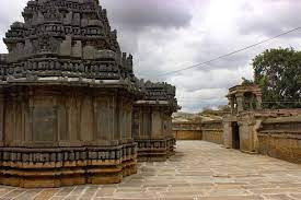 Dù đã dành nhiều thời gian nghiên cứu nhưng đến nay, các chuyên gia vẫn chưa tìm ra lời giải về cách người xưa hoàn thành ngôi đền Akkana Basadi.