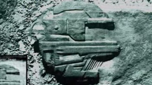 Năm 2011, Ocean X team, nhóm thợ săn kho báu Thụy Điển do thuyền trưởng Peter Lindberg và đồng nghiệp Dennis Asberg bất ngờ phát hiện một cấu trúc "lạ" dưới đáy biển Baltic khi đi tìm một xác tàu đắm.