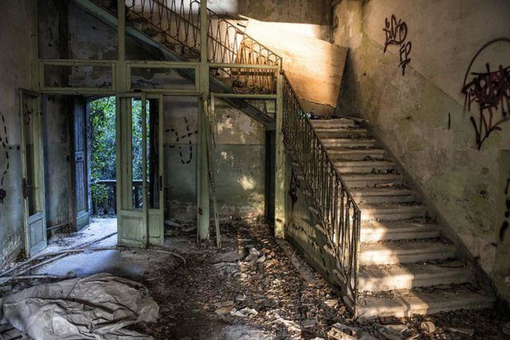 Đến năm 1968, bệnh viện đóng cửa và hòn đảo dần trở nên hoang vắng không có bóng người. Khung cảnh u ám tại địa điểm này khiến những người dũng cảm cũng phải rùng mình ớn lạnh.