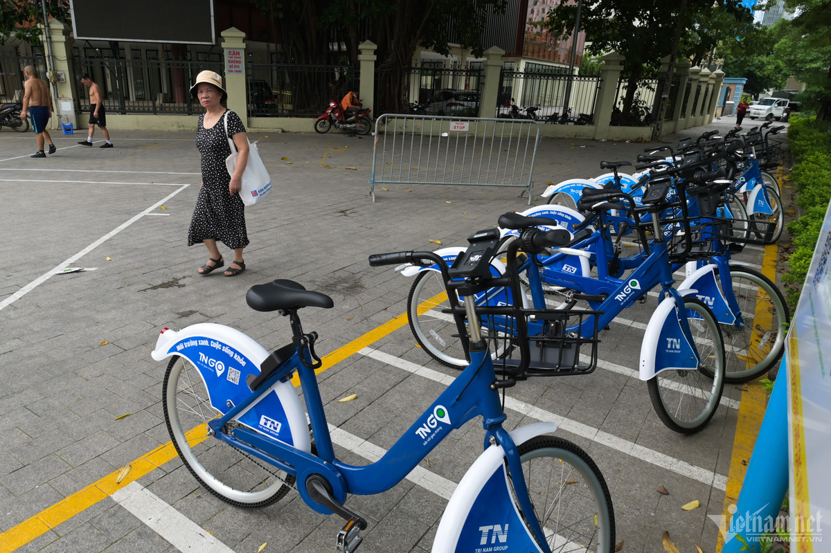 Một vài điểm xe tại quận Ba Đình như trên phố Đào Tấn, Vạn Phúc... không có nhiều người sử dụng. Theo nhận định chung của những người trải nghiệm xe đạp công cộng, dịch vụ này khá phù hợp để đi chơi, vận động thể thao. Song khi được hỏi, vẫn có một vài người tỏ ra e dè trong việc sử dụng chúng để đi làm.