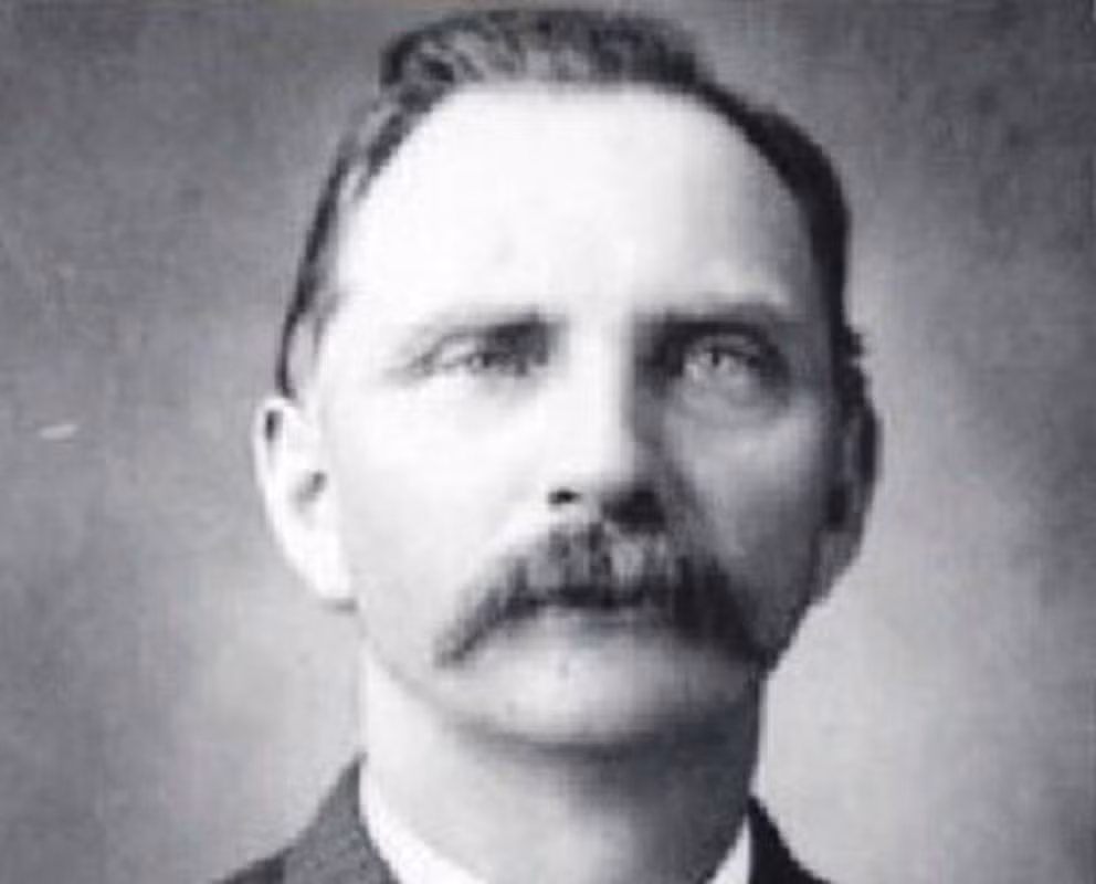 Kể từ đó, ông Rudolph Fentz không bao giờ xuất hiện và gia đình không có bất cứ tin tức nào của ông. Kỳ lạ hơn, trang phục mà người đàn ông chết trong vụ tai nạn ở Quảng trường Thời đại giống hệt những thứ mà ông Rudolph Fentz mặc vào buổi tối mất tích.