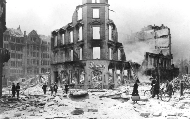 Một phần thành phố Hamburg ở Đức trở nên hoang tàn, tiêu điều sau các cuộc chiến ác liệt vào cuối tháng 7/1943.