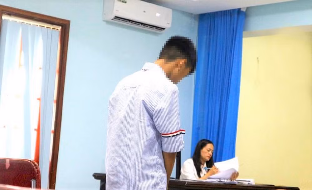 Nghe An: Bi nhac noi chuyen rieng, nam sinh dung dao dam ban trong thuong