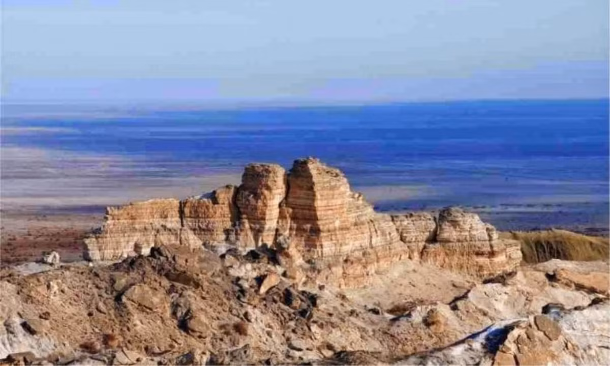 Theo đó, Barsa-Kelmes được xem là "Tam giác quỷ Bermuda" ở Trung Á. Những sự việc bí ẩn xảy ra tại đây vẫn chưa được giới khoa học làm sáng tỏ.