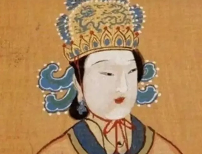 Võ Tắc Thiên là nữ hoàng đế đầu tiên và duy nhất trong lịch sử Trung Quốc phong kiến. Vào tháng 9 năm 690, bà tự xưng là Hoàng đế thánh thần, đổi quốc hiệu thành Chu.