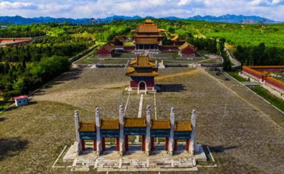 Kết thúc các nghi lễ, thi hài Lưu Bị được chôn cất trong Huệ Lăng cùng với nhiều đồ tùy táng giá trị.