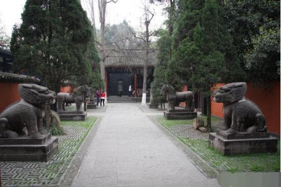 Gia Cát Lượng là người thiết kế Huệ Lăng làm nơi an nghỉ ngàn thu cho Lưu Bị. Là người túc trí đa mưu và hết mực trung thành với Lưu Bị cũng như nhà Thục Hán, Khổng Minh dồn nhiều tâm huyết vào Huệ Lăng.