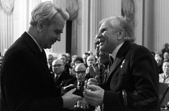 Với những đóng góp cho khoa học và toán học, ông Pontryagin vinh dự được trao một số giải thưởng uy tín của Liên Xô.