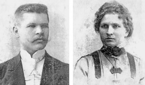 Mỗi ngày, bà Tatiana dành thời gian đọc cho con trai hàng chục trang sách về kiến thức, công thức toán học. Tuy nhiên, điều khó khăn nhất với bà là giải thích cho con trai những công thức, ký hiệu... toán học mà bà không hiểu. Trong ảnh là bố mẹ của nhà toán học Pontryagin: ông Semyon Akimovich và bà Tatiana Andreyevna.