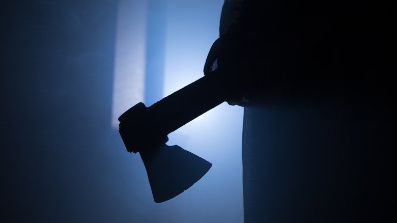 Sát nhân "Người Rìu" được cho là giết hại 10 người và 2 người khác may mắn sống sót. Dù cảnh sát đã mở cuộc điều tra nhưng đến nay vẫn chưa thể tìm ra danh tính cũng như bắt được thủ phạm về quy án.