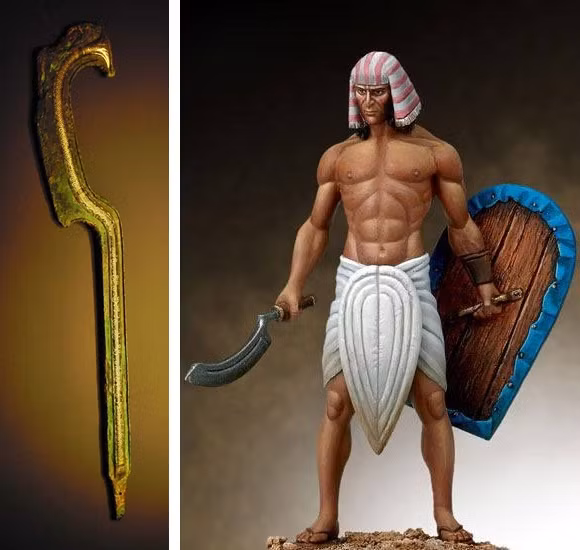 Thậm chí, tang lễ của một số pharaoh còn tiến hành nghi lễ đấu kiếm. Loại kiếm được sử dụng trong dịp trọng đại này là Khopesh. Do đó, vũ khí này đóng vai trò quan trọng trong cuộc sống của người Ai Cập thời cổ đại.