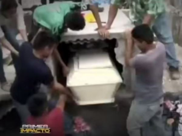 Theo các bác sĩ tại bệnh viện, tiếng súng đã gây chấn động mạnh đến tâm lý của Neysi khiến tim cô ngừng đập tạm thời. Căng thẳng cực độ khiến cơ thể Perez bị tê liệt và các cơ bắp không thể thực hiện được các chức năng cơ bản. Dù vậy, mẹ của Neysi đổ lỗi cho các bác sĩ chẩn đoán và ký giấy chứng tử quá vội vàng khiến con gái bị chôn sống.