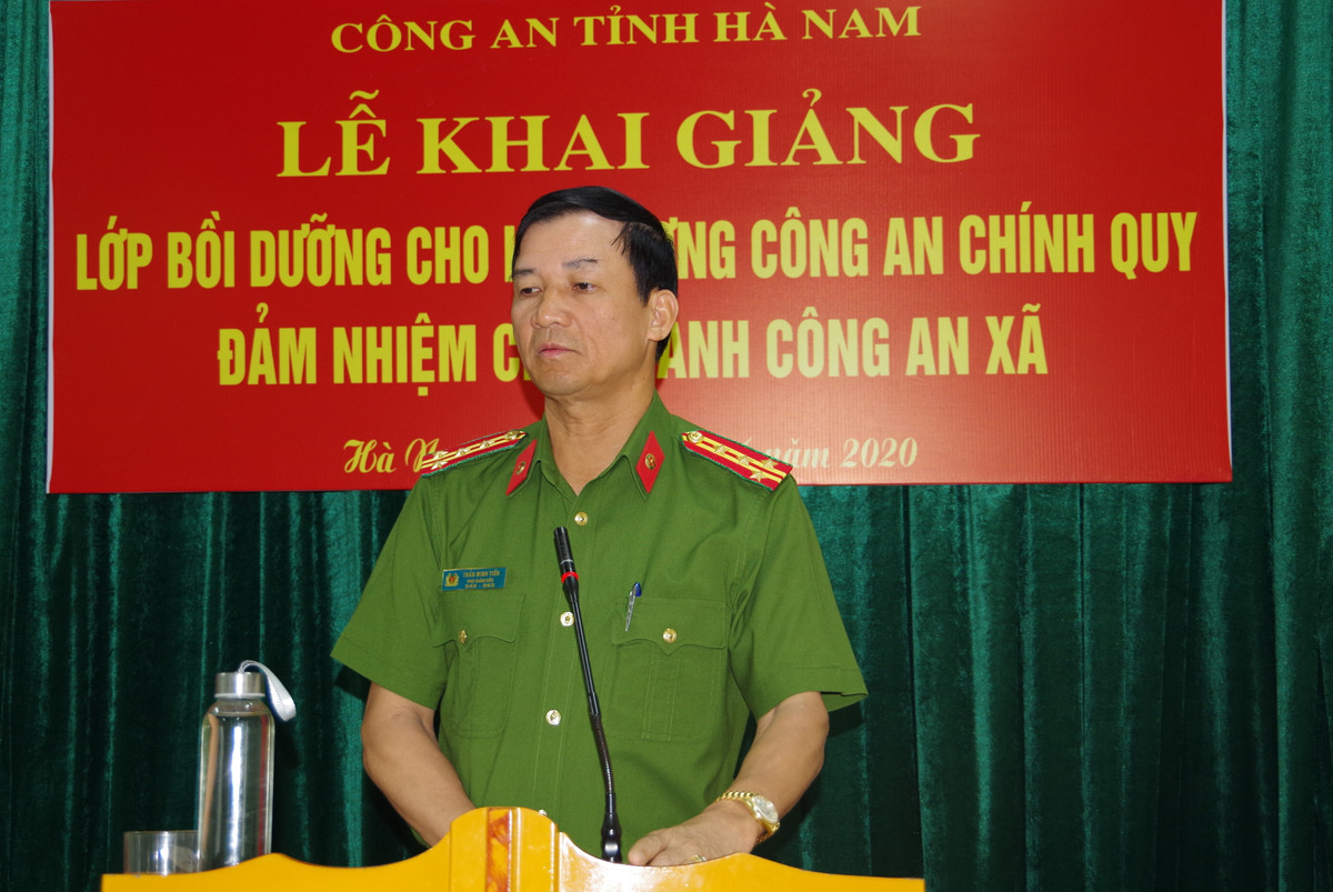 Trước khi được bổ nhiệm giữ chức Giám đốc Công an tỉnh Lâm Đồng, ông từng kinh qua các chức vụ: Trưởng Công an huyện Bình Lục (tỉnh Hà Nam), Trưởng phòng Cảnh sát Hình sự, Phó Giám đốc Công an tỉnh Hà Nam. 