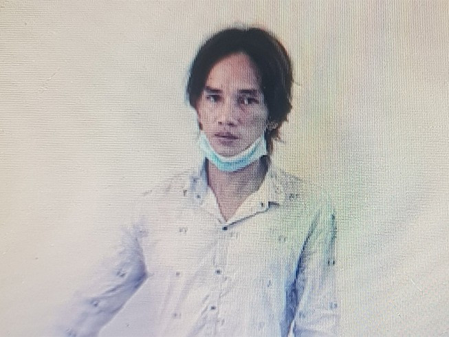 Tin nong ngay 1/3: Nem ghe vao mat cong an nguoi dan ong nhan ket dang