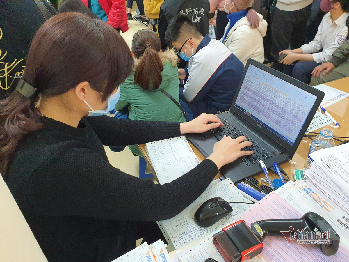 Cong an lam the can cuoc gan chip thau dem cho nguoi dan Ha Noi-Hinh-4