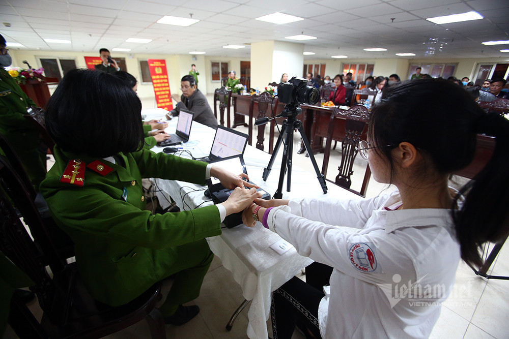 Cong an lam the can cuoc gan chip thau dem cho nguoi dan Ha Noi-Hinh-7