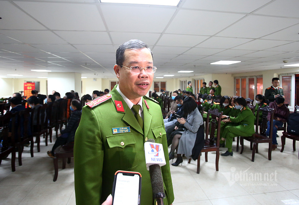 Cong an lam the can cuoc gan chip thau dem cho nguoi dan Ha Noi-Hinh-5