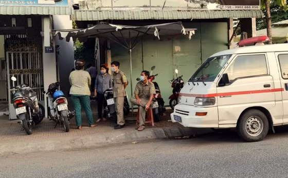  Phát hiện thi thể nữ khách trọ bắt đầu phân hủy: Tối 1/3, chủ nhà trọ tại phường 3, TP Sóc Trăng (Sóc Trăng) phát hiện người phụ nữ thuê phòng không mở cửa trong nhiều ngày. Nghi ngờ có chuyện chẳng lành, chủ trọ đã phá cửa để kiểm tra thì phát hiện người phụ nữ đã tử vong, thi thể bắt đầu phân hủy. Nữ nạn nhân trên khoảng 67 tuổi, nhà ở huyện Mỹ Xuyên. Người phụ nữ này sống bằng nghề cạo gió, giác hơi trên địa bàn TP Sóc Trăng, tối thì thuê phòng trọ để nghỉ qua đêm. 