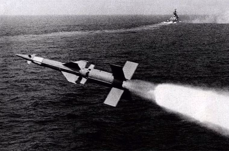 Đạn tên lửa V-600 (hoặc 4K90) của tổ hợp M-1 Volna đạt tầm bắn 4-15km, độ cao bắn hạ mục tiêu 0,1-10km hoặc 4-22km và 0,1-14km với biến thể nâng cấp V-601 (4K91). Tổ hợp sử dụng kênh dẫn đường vô tuyến sau được bổ sung thêm kênh bám bắt TV và có khả năng kháng nhiễu mạnh.