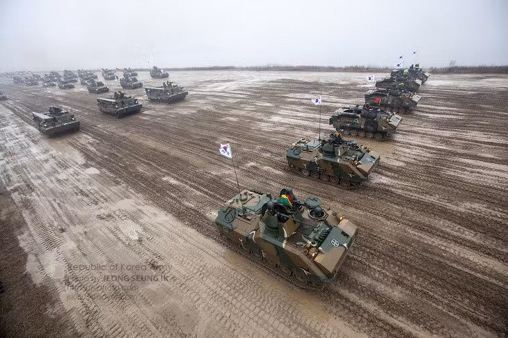 Đội hình xe bọc thép K200.