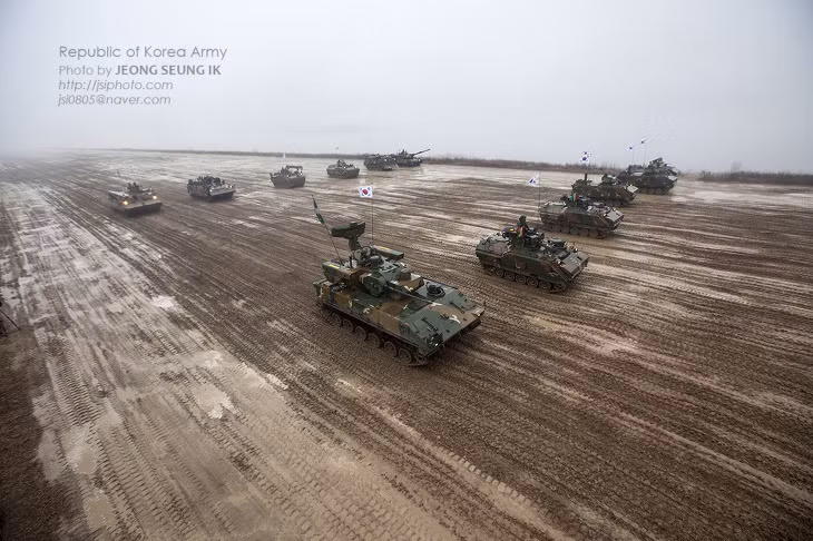 …và cả pháo phòng không tự hành K30 Bilho…