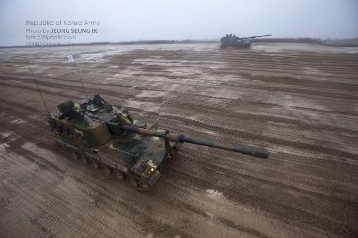 Lựu pháo tự hành K9 Thunder.