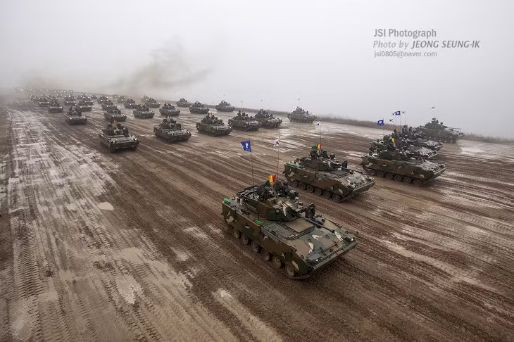 Sư đoàn Bộ binh cơ giới 20 là đơn vị độc lập trong Quân đội Hàn Quốc (không thuộc quân đào nào). Thông thường những đơn vị như vậy rất tinh nhuệ, trang bị “khủng”. Trong ảnh là xe chiến đấu bộ binh K21 của Sư đoàn 20.