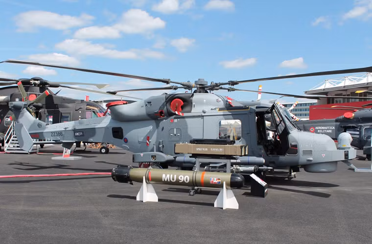 Cụ thể, trong chống ngầm, trực thăng AW159 có thể mang theo 2 ngư lôi 324mm MU90 có tầm bắn 10-23km…