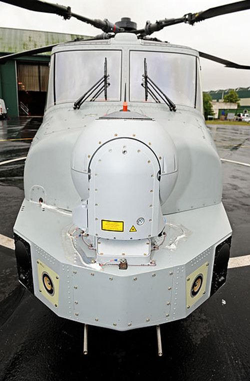 Mũi máy bay là nơi lắp đặt rất nhiều cảm biến máy bay gồm trạm quang - điện/hồng ngoại L-3 Wescam MX-15Di và anten radar mạng pha chủ động Seapray 7000E.