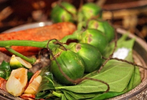 Chang trai 19 tuoi thung ruot vi an 2 mon nay bua toi