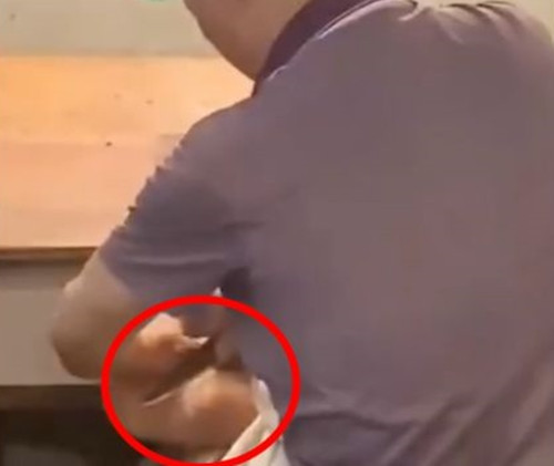 Di cho, phat hien chuyen kinh di cua chu sap ban thit lon