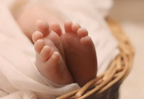 Đưa con cho bảo mẫu, mẹ uất nghẹn khi con chết nóng trong xe Dua con cho bao mau, me uat nghen khi con chet nong trong xe