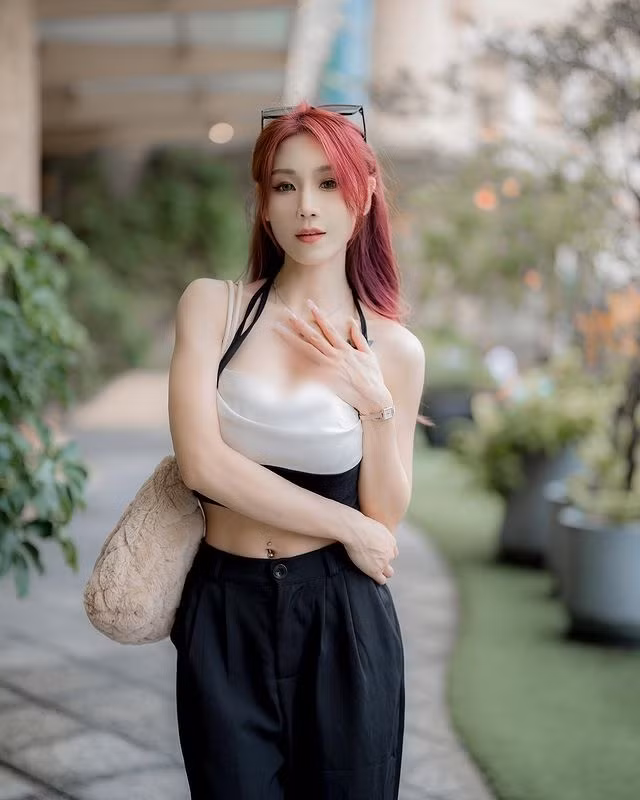 Chính vì vậy, lần xuất hiện này của cô nàng gây tranh cãi lớn, nhiều người cho rằng Nikko đang đánh mất chính mình.