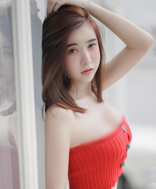 Không ít người tán dương đường nét cơ thể của hot girl xứ chùa vàng và cho rằng cô nàng thực sự rất thu hút, gợi cảm.