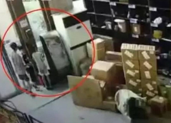 Choi tron tim, be trai 10 tuoi chet oan vi dieu hoa