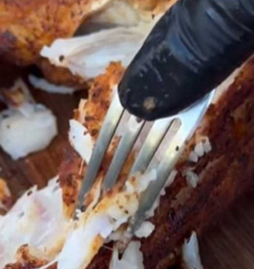 Khi tranh cãi lan rộng, nam đầu bếp đã lên tiếng nói rõ rằng con cá sấu mà anh mua được không có nguy cơ tuyệt chủng, da có thể được dùng để làm giày, túi xách hay những thứ khác, phần thịt con người có thể ăn được.