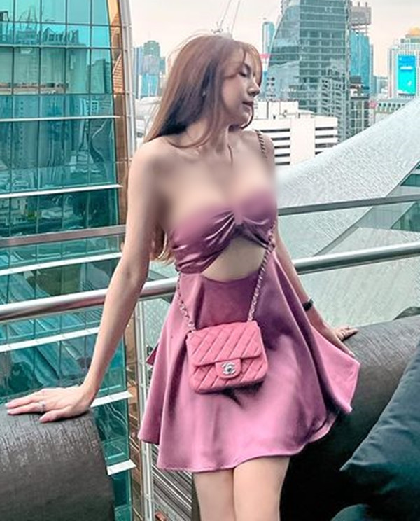 Theo tìm hiểu, Tatotukta tên thật là Ampavee Watthammasiri, là hot girl, người mẫu gợi cảm rất nổi tiếng đến từ Thái Lan.