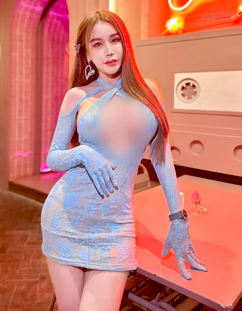 Trong khi một bộ phận tán dương nhan sắc và vẻ đẹp hình thể của cô nàng thì Prapatsara Kongpanus cũng phải nhận về không nhỏ luồng ý kiến chỉ trích.