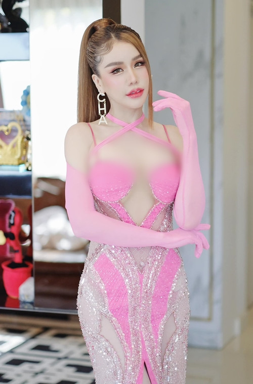 Chỉ tính riêng trên trang Facebook cá nhân, Prapatsara Kongpanus cũng có tới hơn 1 triệu người theo dõi, hâm mộ.