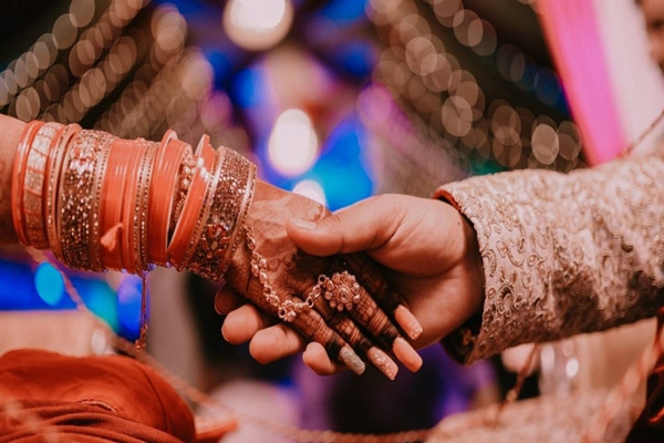 Ngay cuoi dau bung, hom sau co dau sinh con khien nha chong hoang